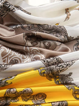 Foulard carré en satin imprimé