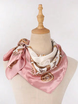 Foulard carré en satin imprimé rose pâle