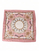 Foulard carré en satin imprimé rose pâle