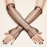 paire de gants en dentelle fluide à pois et fil doré