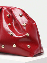 Sac embrayage plissé avec décoration de rivets rouge